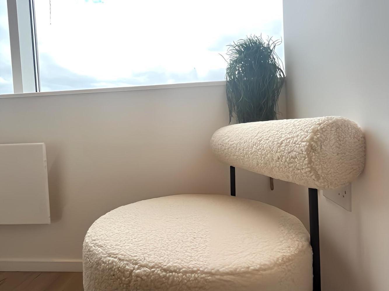 1Br Luxury Flat At Train Station - Long Stays Welcome - Just Ask Milton Keynes Luaran gambar