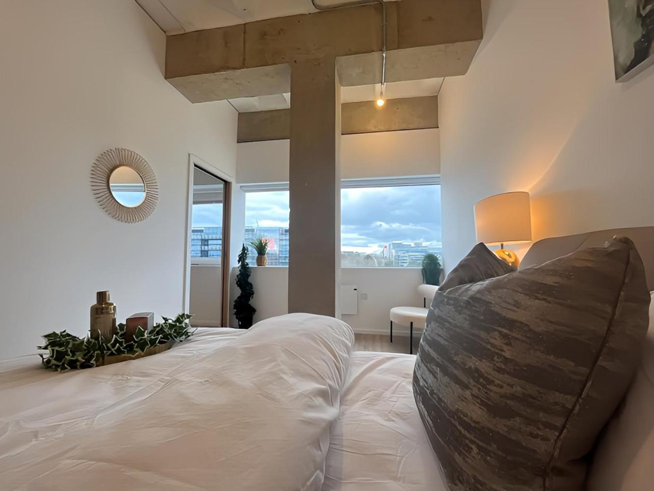 1Br Luxury Flat At Train Station - Long Stays Welcome - Just Ask Milton Keynes Luaran gambar