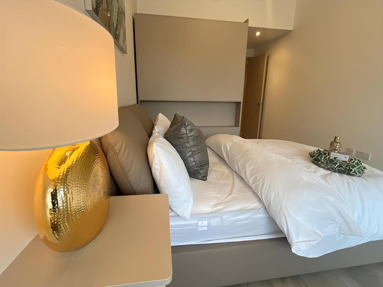 1Br Luxury Flat At Train Station - Long Stays Welcome - Just Ask Milton Keynes Luaran gambar