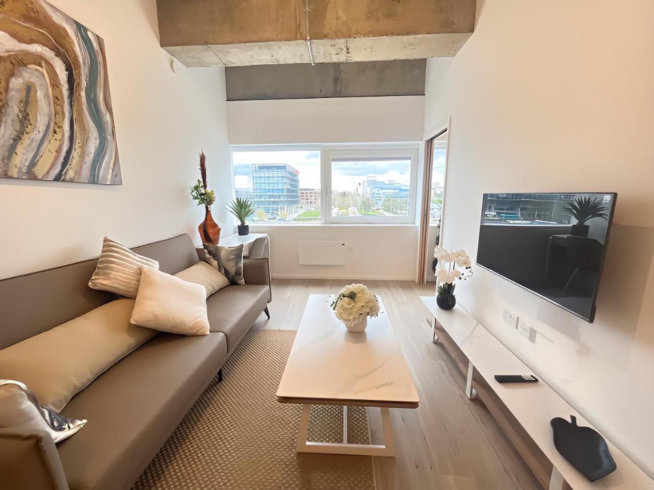 1Br Luxury Flat At Train Station - Long Stays Welcome - Just Ask Milton Keynes Luaran gambar